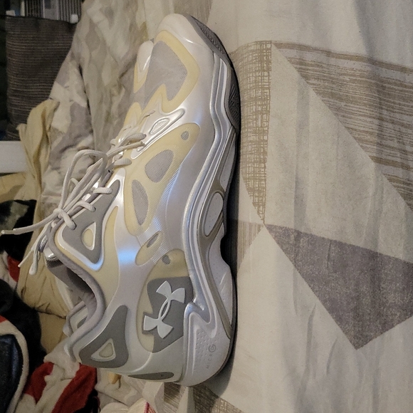 Under Armour Micro G Low Top Basketball Shoes, Sz 16